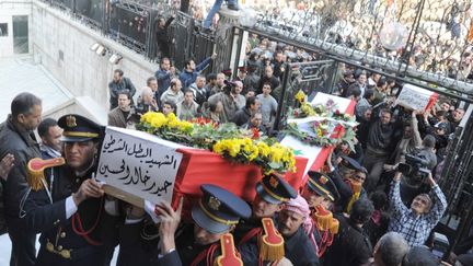 Obs&egrave;ques d'un Syrien tu&eacute; lors d'un attentat suicide &agrave; Damas (Syrie), le 7 janvier 2012. (SANA / AFP)