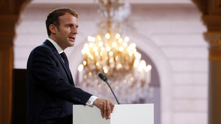 Emmanuel Macron, à l'Elysée, le 20 septembre 2021. (GONZALO FUENTES / POOL / AFP)