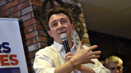 Le candidat de la République en marche à la mairie de Paris Benjamin Griveaux, lors d'un débat organisé dans un bar du 12e arrondissement, le 6 novembre 2019.&nbsp; (ANTONIN BURAT / HANS LUCAS / AFP)