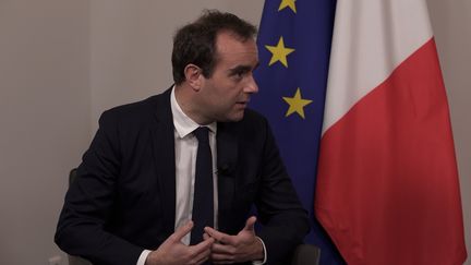 Sébastien Lecornu, ministre des Armées, était l'invité de franceinfo, mercredi 22 février 2023. (FRANCEINFO / RADIO FRANCE)