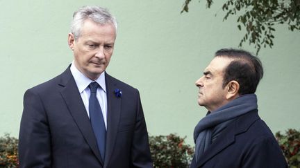 Bruno Le Maire, ministre de l'Economie (à gauche), et Carlos Ghosn à Maubeuge (Nord), le 8 novembre 2018. (ETIENNE LAURENT / AFP)