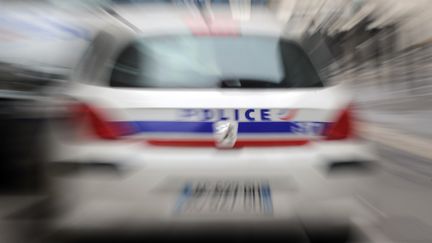 La polici&egrave;re est soup&ccedil;onn&eacute;e d'avoir utilis&eacute; ses fonctions pour informer son compagnon trafiquant de drogue, selon Europe 1. (GERARD JULIEN / AFP)