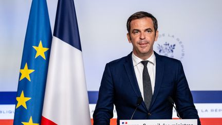 Le porte-parole du gouvernement, Olivier Véran, lors du compte rendu du Conseil des ministres, le 20 juillet 2022 à Paris.&nbsp; (XOSE BOUZAS / HANS LUCAS / AFP)