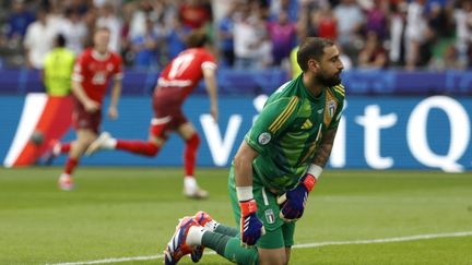 Gianluigi Donnarumma après le deuxième but suisse, en huitièmes de finale de l'Euro 2024. (ODD ANDERSEN / AFP)