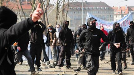 &nbsp; (Des Black Blocs en action à Strasbourg en 2009 pendant un sommet  de l'Otan © ALFRED/SIPA)