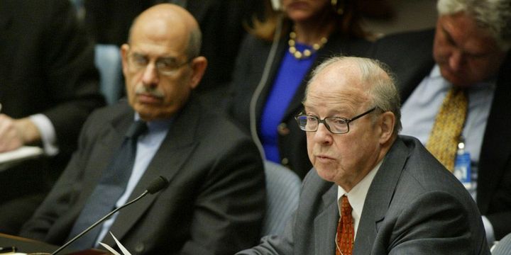 Hans Blix (à droite) et Mohammed el-Baradei (à gauche) à l'ONU le 14-2-2003. (Reuters)