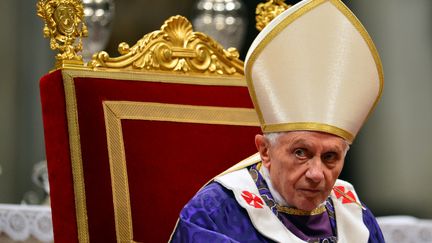 Beno&icirc;t XVI, le 13 f&eacute;vrier 2013, au Vatican. (GABRIEL BOUYS / AFP)