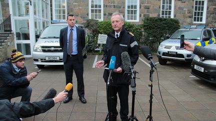 Le responsable des opérations de recherche à Guernesey, David Barker,&nbsp;lors d'une conférence de presse à Saint-Pierre-Port, jeudi 24&nbsp;janvier&nbsp;2019. (NICK MCAVANEY / AFP)