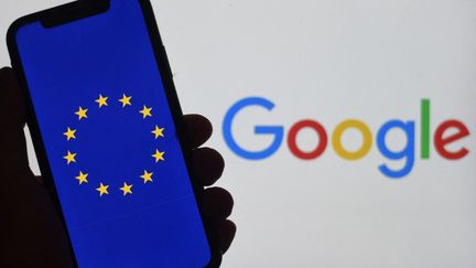 Illustrative photo of a smartphone with the European flag and the Google logo taken in Dordogne, June 14, 2023 (ROMAIN LONGIERAS / HANS LUCAS / AFP)