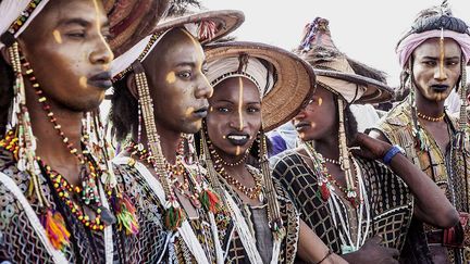 sont un peuple nomade d’éleveurs et de marchands, membres de la communauté peule. Ils sillonnent le Niger, le Nigeria, le Cameroun, le Tchad et la République centrafricaine. Hommes et femmes sont réputés pour être d’une grande beauté.   (Mario Gerth/HotSpot Media/SIPA)