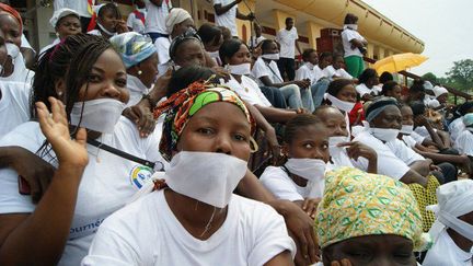 Des centrafricaines manifestent devant le parlement le 25 Novembre 2013 à Bangui contre le silence qui entoure les violences faites au femmes. (Photo AFP/Pacome Pabandji)