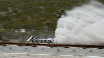  (Nuage de sable pour le premier test public d'Hyperloop près de Las Vegas © SIPA/AP/John Locher)