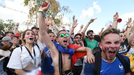 Les festivaliers des Eurockéennes de Belfort devant le match Uruguay France
 (SEBASTIEN BOZON / AFP)