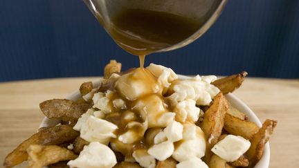 La poutine, le plat emblématique canadien réalisé avec des pommes de terre, du formage et une sauce. (DAVID BOILY / AFP)