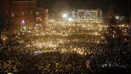 Des milliers de Danois tenaient haut des bougies allum&eacute;es en hommage aux victimes, deux morts et cinq bless&eacute;s, du tireur Omar Hamid El-Hussein, Danois de 22 ans pass&eacute; de la d&eacute;linquance au terrorisme. (ASGER LADEFOGED / SCANPIX DENMARK)