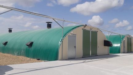 L'installation de l'agriculteur accueille&nbsp;27 000 canards.&nbsp; (MARC BERTRAND / RADIORANCE)