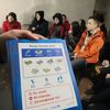 L'ONG Handicap International forme des collégiens ukrainiens aux risques de la guerre, en décembre 2022. (AGATHE MAHUET / RADIO FRANCE)