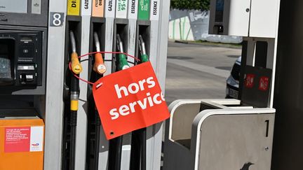 La pénurie de carburant dans une station de Montpellier, le 24 mars 2023. (ERIC BERACASSAT / HANS LUCAS)