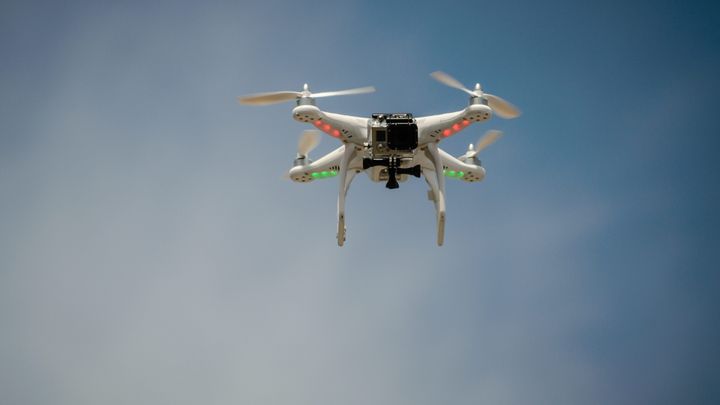 Un drone &eacute;quip&eacute; d'une cam&eacute;ra GoPro, &agrave; Istanbul (Turquie), le 11 juin 2013. (  MAXPPP)