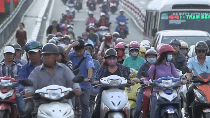 Vietnam : les scooters envahissent les villes