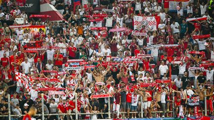 Les supporters du Séville FC, lors de la finale de la Supercoupe d'Europe, le 16 août 2023. (VINNY ORLANDO / AFP)