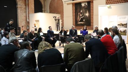 Brune Poirson, secrétaire d'État auprès du ministre de la Transition écologique et solidaire, participe à une réunion d'initiative dans le cadre du grand débat national à&nbsp;Lille (Nord), le 18 février 2019. (FRANÇOIS CORTADE / FRANCE-BLEU NORD)