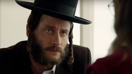 Akiva, le fils de la famille Shitsel, interprété par l'acteur Michael Aloni. (CAPTURE D'ÉCRAN)