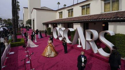 L'actrice Carey Mulligan arrive à la&nbsp;cérémonie des Oscars, à&nbsp;Los Angeles (Etats-Unis), le 25 avril 2021. (MARK TERRILL / AP /SIPA)