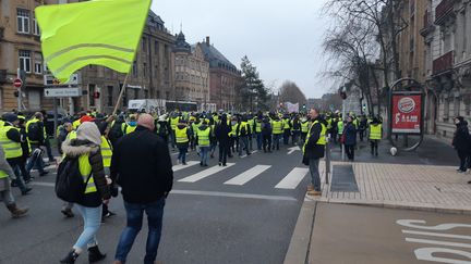 Des "gilets jaunes" dans les rues de Metz, le 29 décembre 2018. (ARTHUR BLANC / RADIOFRANCE)