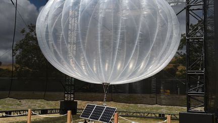 Ballon du projet Loon (Google) pour rendre l'Internet accessible dans les zones les plus reculées.  (Afp/ Andrej Sokolow / DPA)