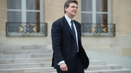 Le ministre du Redressement productif, Arnaud Montebourg,&nbsp;jeudi 2 mai 2013, &agrave; la sortie du Conseil des ministres, &agrave; l'Elys&eacute;e. (BERTRAND LANGLOIS / AFP)