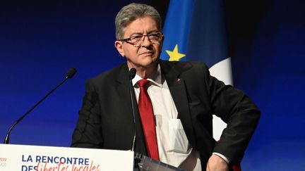 Le candidat de La France insoumise à l'élection présidentielle, Jean-Luc Mélenchon, le 15 mars 2022 à Montrouge (Hauts-de-Seine). (ALAIN JOCARD / AFP)