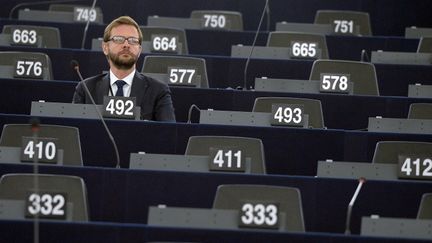 J&eacute;r&ocirc;me Lavrilleux attend l'ouverture de la session au Parlement europ&eacute;en, &agrave; Strasbourg, le 1er juillet 2014. (PATRICK HERTZOG / AFP)