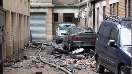 La cour de l'immeuble ravag&eacute; par un incendie, le 7 juin 2014, &agrave; Aubervilliers (Seine-Saint-Denis). (  MAXPPP)