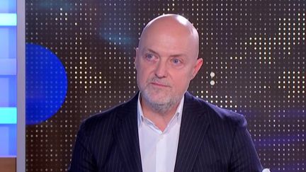 Pierre Louette, président directeur général du groupe Les Echos-Le Parisien et auteur du livre "Des géants et des hommes : Pour en finir avec l'emprise des Gafa sur nos vies", était l'invité du journal de 23 Heures de franceinfo, mercredi 24 février. (FRANCEINFO)