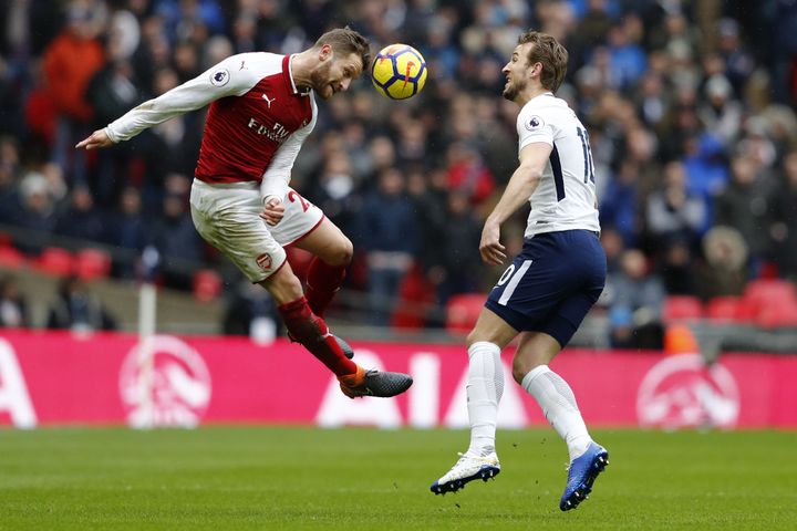 Shkodran Mustafi retrouvera Harry Kane ce week-end (ADRIAN DENNIS / AFP)