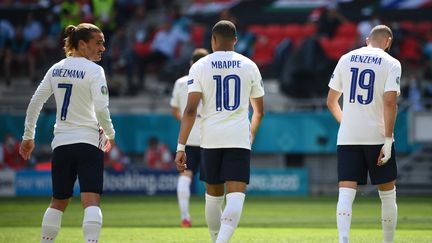 Antoine Griezmann, Kylian Mbappé et Karim Benzema, le trio d'attaque des Bleus, lors du match France-Hongrie à l'Euro 2021, le 19 juin 2021 à Budapest. (FRANCK FIFE / POOL)