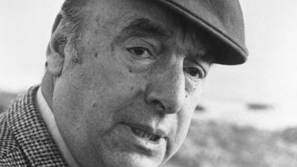 Et si Pablo Neruda n'était pas mort d'un cancer ? C'est la conviction d'une équipe d'experts mandatée par la justice chilienne. Et si le poète, prix Nobel de littérature et opposant à la dictature du général Pinochet, voilà qui serait de nature à réécrire l'histoire. (France 2)