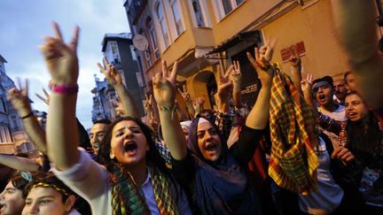 &nbsp; (La joie des Turcs ayant voté pour le parti kurde HDP © Reuters-Murad Sezer)