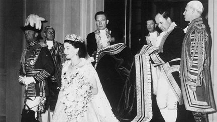  (La reine Elisabeth II en 1953 © UNIVERSAL PHOTO/SIPA)