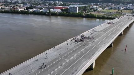 Bordeaux : un nouveau pont pour relier les deux rives de la Garonne (France 2)