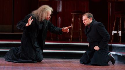 Eric Ruf (le Spectre) et Denis Podalydès (Hamlet)
 (Cosimo Mirco Magliocca)