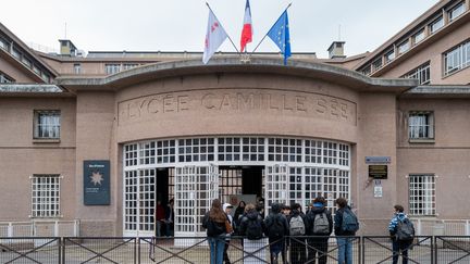 Les lycéens doivent trouver un stage d'observation du 17 au 28 juin. (STEPHANE MOUCHMOUCHE / HANS LUCAS via AFP)