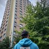 Mohamed vit depuis presque 30 ans dans le quartier La Noue-Clos français de Montreuil, en Seine-Saint-Denis. (MANON MELLA / RADIOFRANCE)