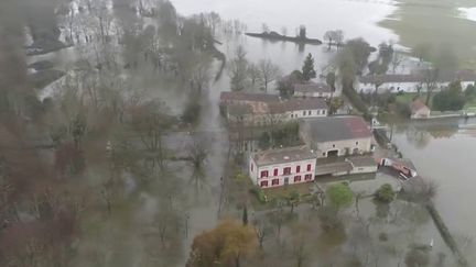 Crue en Charente-Maritime : un village se transforme en île