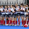 L'équipe de France féminine de hockey sur gazon au stade Yves-du-Manoir de Colombes (Hauts-de-Seine), le 5 mai 2024, avant un match face à l'Allemagne. (MILLEREAU PHILIPPE / KMSP / AFP)