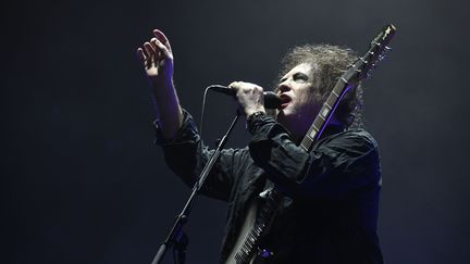 Robert Smith de The Cure, sur scène au festival Rock en Seine le vendredi 23 août 2019. (NATHALIE GUYON / FRANCE TELEVISIONS)