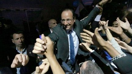 François Hollande à Aulnay-sous-Bois (Seine-Saint-Denis) le 7 avril (AFP PHOTO / KENZO TRIBOUILLARD)