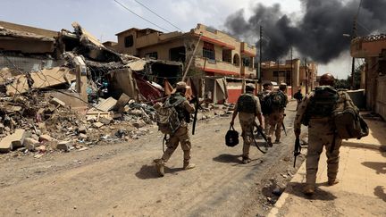 Des soldats irakiens dans les rues de Mossoul, le 20 mai 2017. (REUTERS)