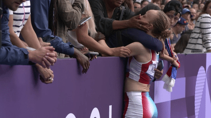 Les athlètes paralympiques français ont décroché trois nouvelles médailles samedi 7 septembre dans la matinée. Porte-drapeau, Nantenin Keïta a également disputé sa dernière course. (France 2)